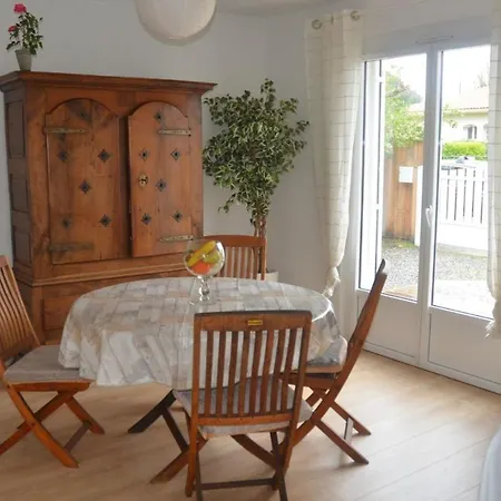 Charme Et Tranquilite Sur Le Bassin D'arcachon Hotell 3*
